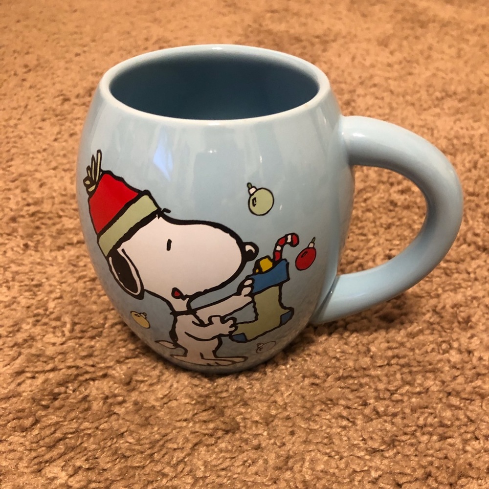 2014 Peanuts Worldwide Snoopy holiday mug